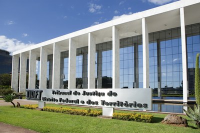 Avança tratativas para contratar banca do Concurso TJDFT - Prédio