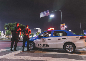 Após anúncio do governo do Rio de Janeiro para abertura do Concurso PMERJ para soldados, o que falta para o edital. - Carro de polícia