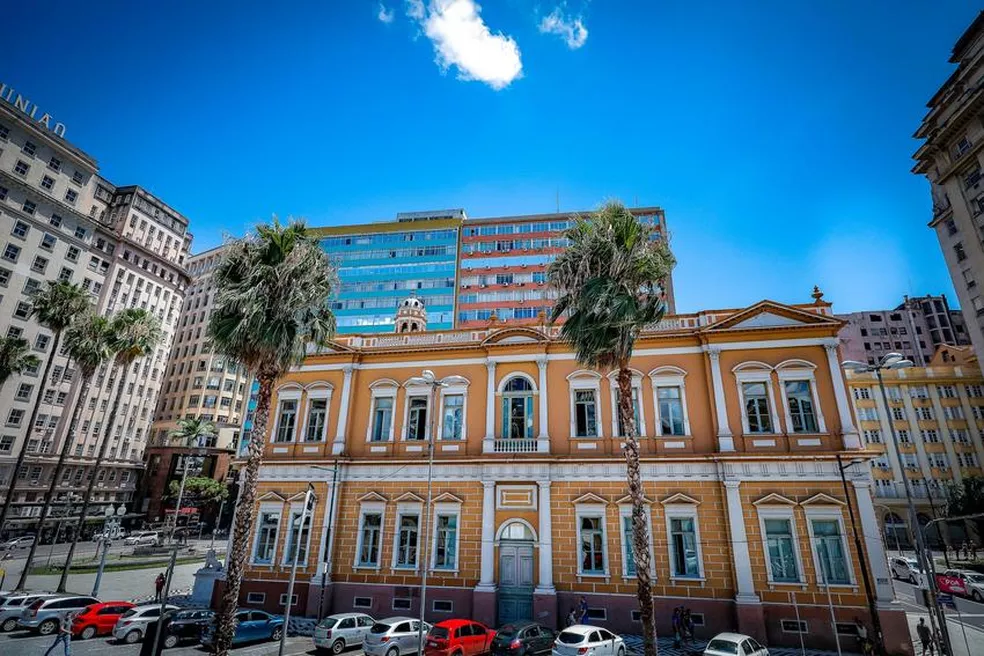 Concurso Prefeitura de Porto Alegre RS, publicado novo edital com 51 vagas. - Fachada Prefeitura de Porto Alegre RS