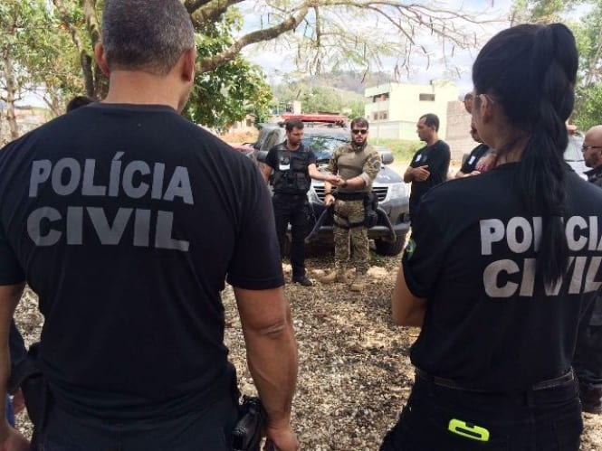 Sai edital do Concurso PC ES para delegado; R$12,4 mil! - Foto policiais em campo