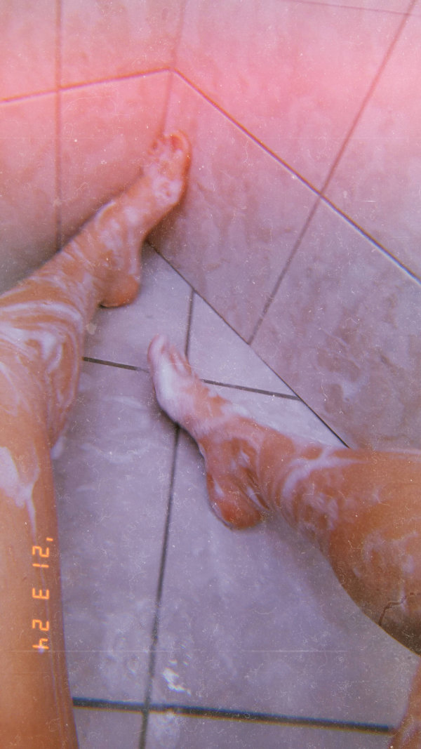 pés no banho