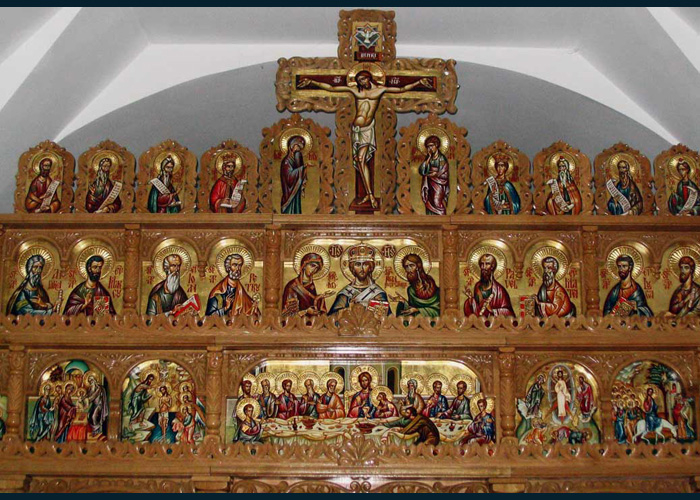 Contemporary iconostasis made by Viorela and Vintila Mihaesku which captures both symbolisms of the deisis and crucifixion together.