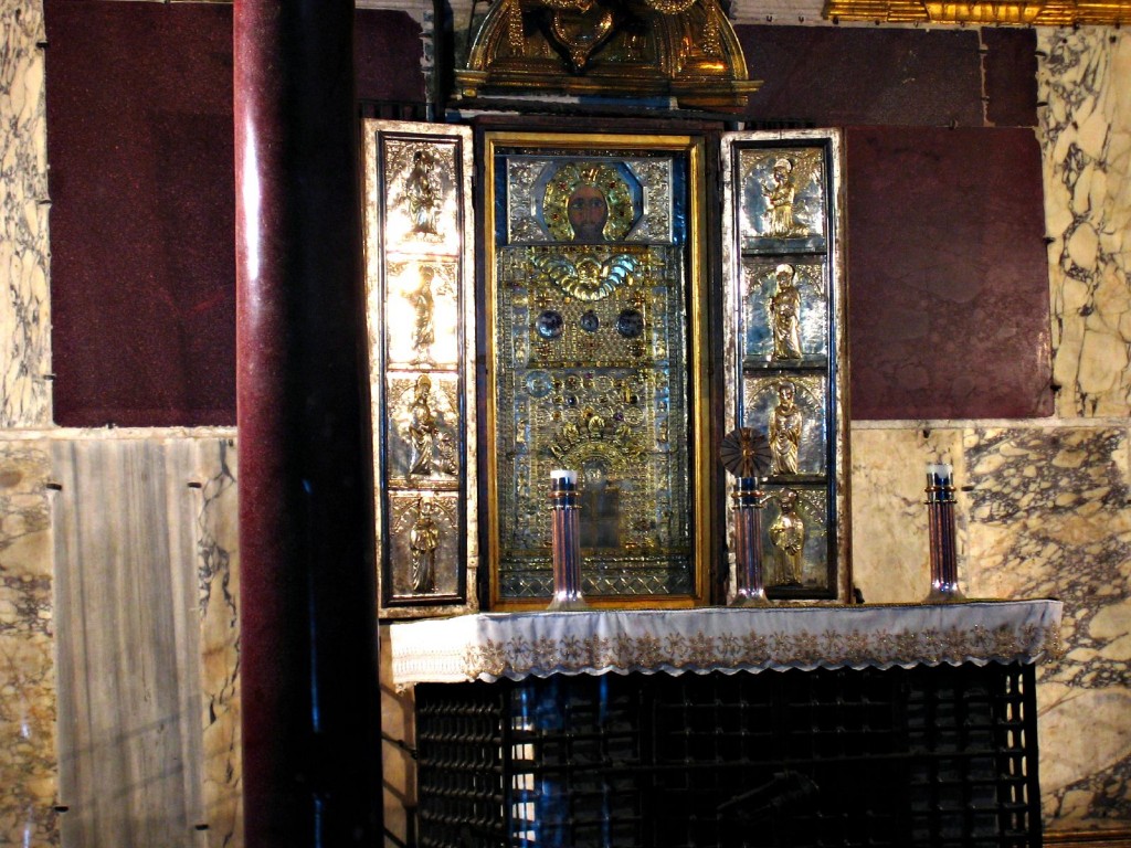 Original icon in the Lateran palace repainted in the 12th century then slorly obscured by a riza, a baldachin, etc. 