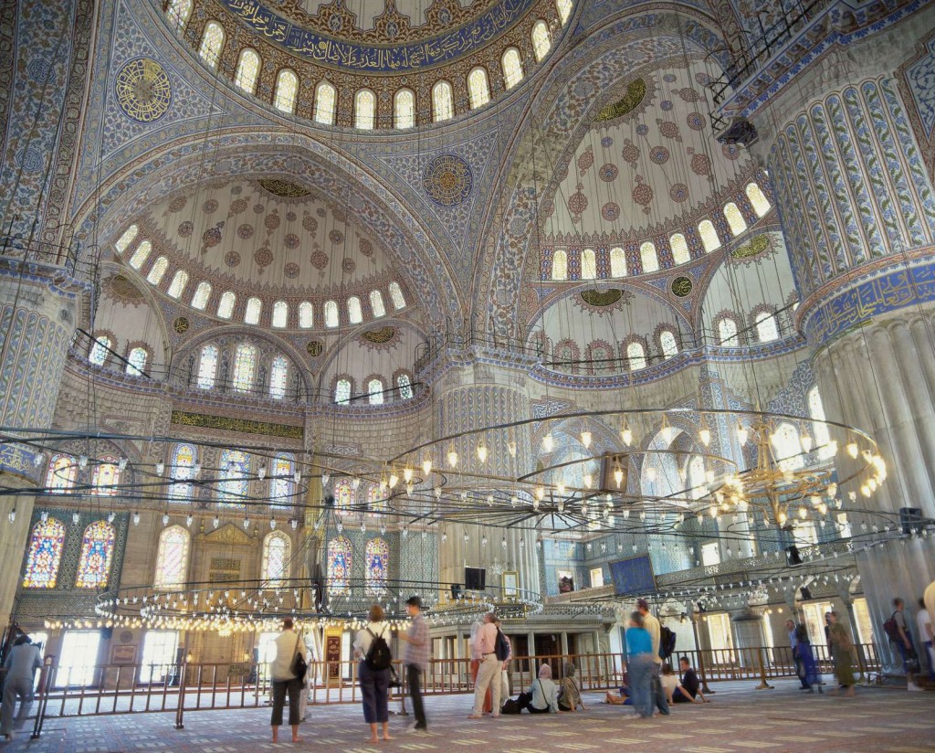 The Blue Mosque, Istanbul, showing how despite its many apsidal recesses all its interior surfaces are visible.
