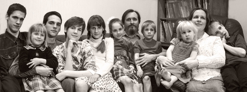 Caption 07: Vladimir Gorbik’s Family in 2015 (before the birth of the tenth child— Vladimir Jr.)