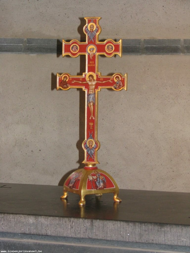 The same cross as above. Front view.