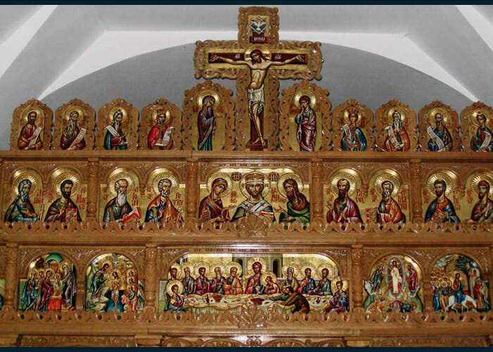 Contemporary iconostasis made by Viorela and Vintila Mihaesku which captures both symbolisms of the deisis and crucifixion together. 