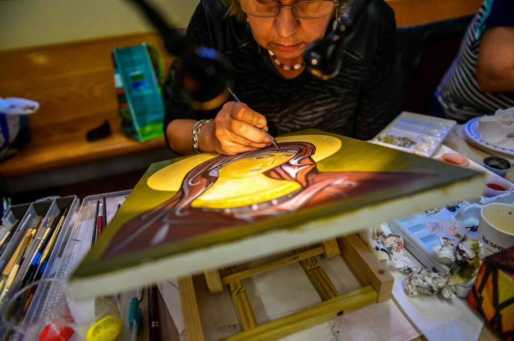 A student worksh on her icon under Kordis' supervision. Credit: www.chrystiachudczak.com 