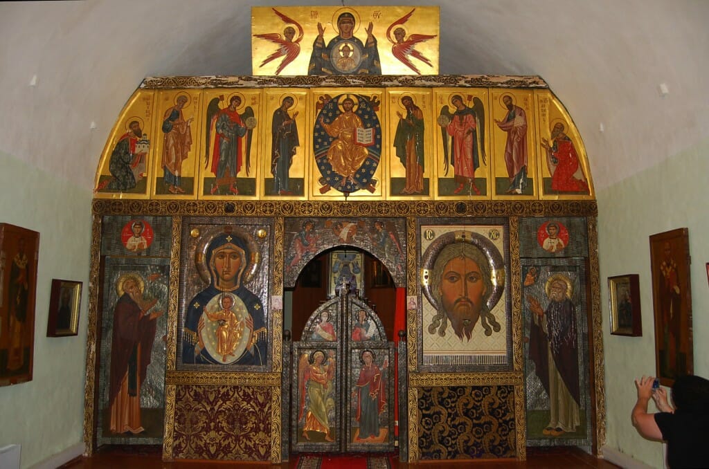 05a 1988_ ST Seraphim chapel, Pskov crypt