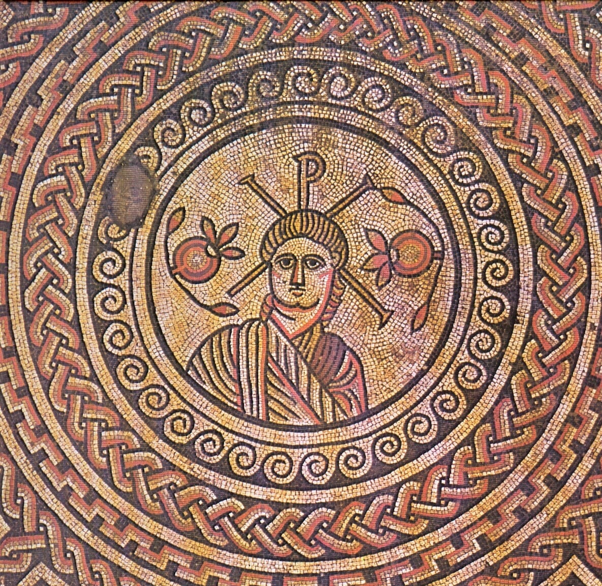 eastern orthodox - What is the meaning of the three letters in the halo of  the Acheiropoieta? - Christianity Stack Exchange