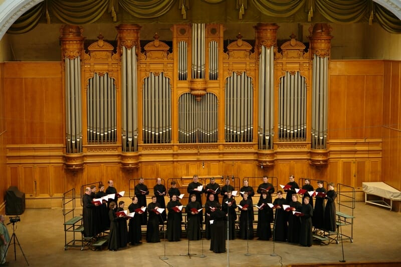 02-The Male Choir of the Moscow Representation of the Trinity-St Sergius Podvorye performs in the Great Hall of the Moscow Conservatory-2010