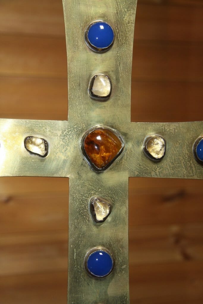 Detail, amber, quartz and onyx stones.