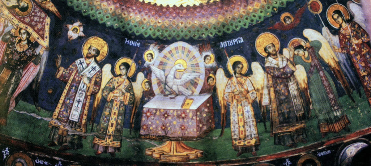 On the edge of the central dome depiction of the Holy Liturgy with the Holy Spirit on the Holy Table 