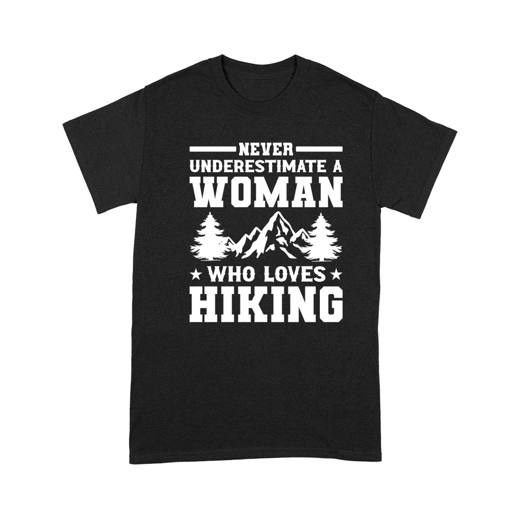NEVER UNDERESTIMATE A WOMAN WHO LOVES HIKING Premium T-shirt