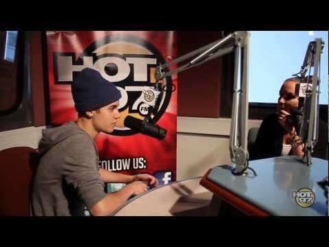 Justin-Bieber-spits-some-Biggie-TuPac-on-The-Angie-Martinez
