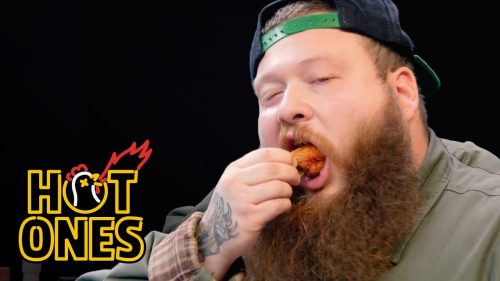 Action-Bronson-Eating-Wings-in-Reverse