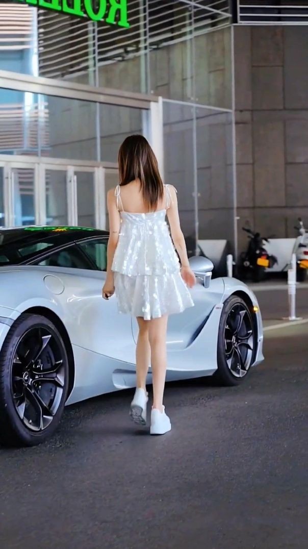 A beautiful young lady with high looks who can also drive a McLaren with one hand. Her dressing styl