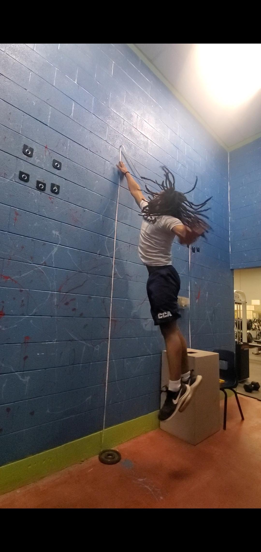 Watch emmett young's defensive end film